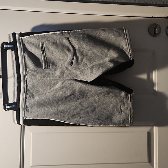 Rocawear shorts - Picture 2 of 3